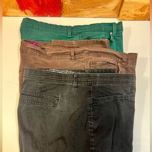 3 Pair Bundle of Gloria Vanderbilt jeans, Size 20